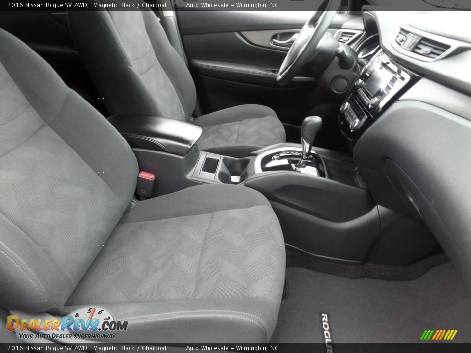 2016 Nissan Rogue SV AWD Magnetic Black / Charcoal Photo #13