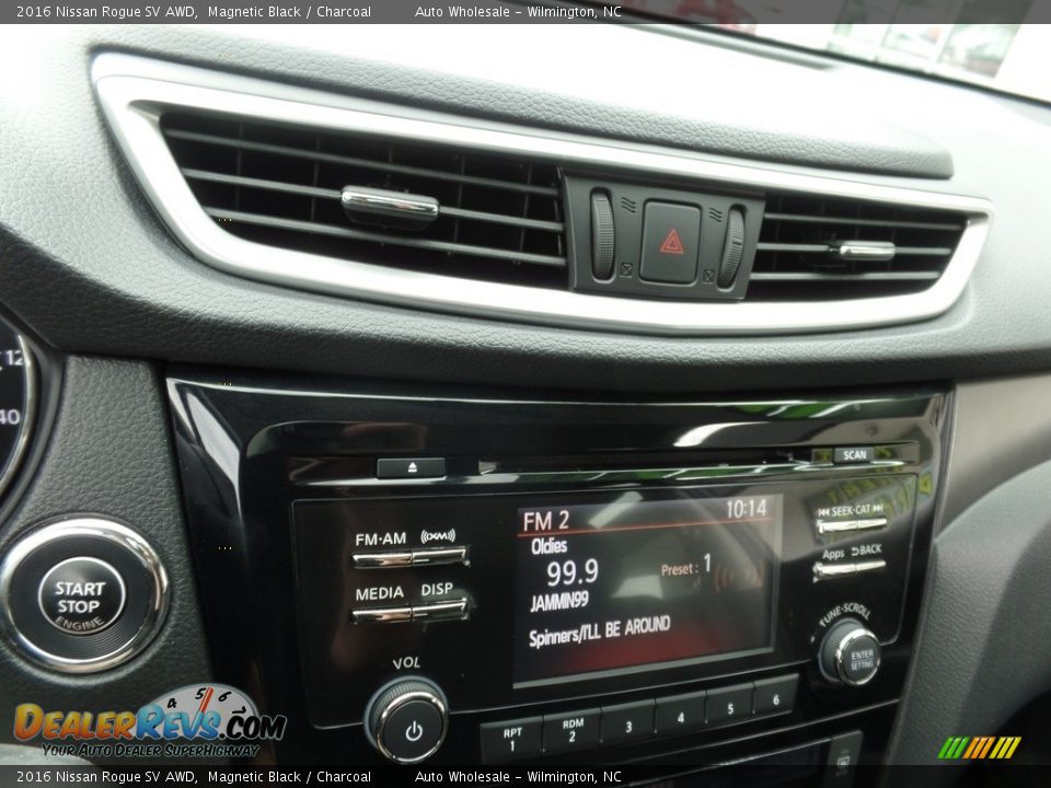 2016 Nissan Rogue SV AWD Magnetic Black / Charcoal Photo #17