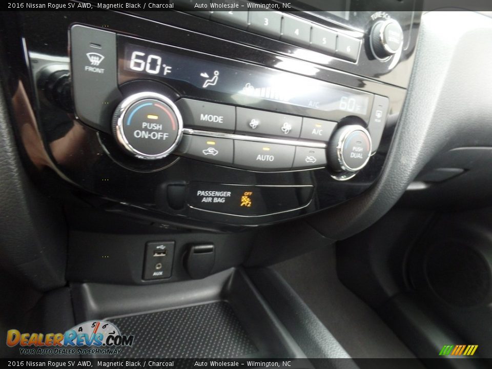 2016 Nissan Rogue SV AWD Magnetic Black / Charcoal Photo #19