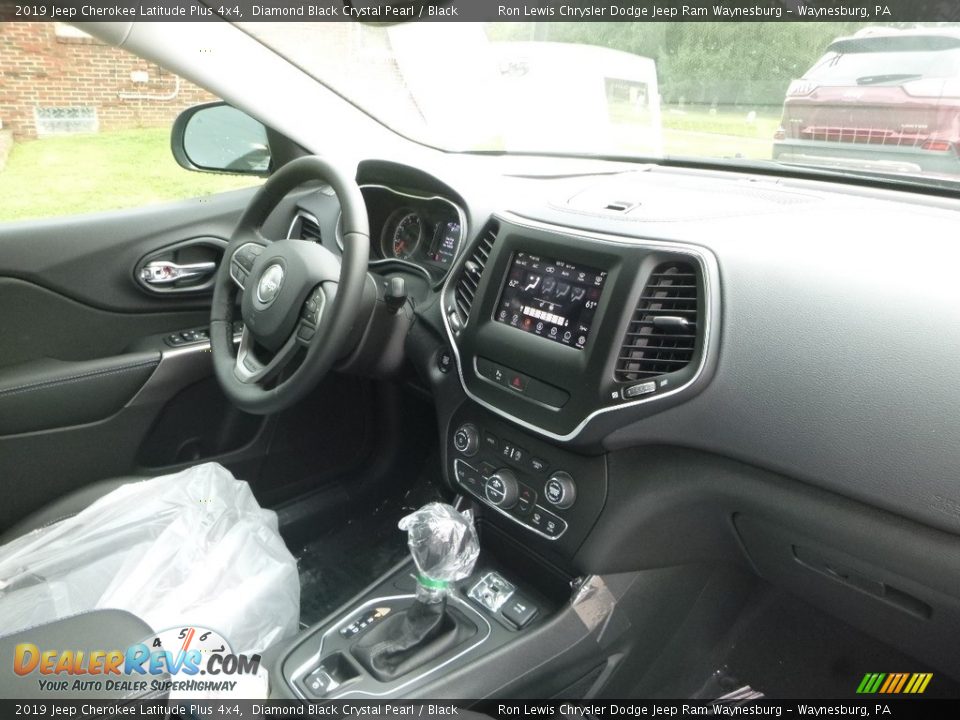 2019 Jeep Cherokee Latitude Plus 4x4 Diamond Black Crystal Pearl / Black Photo #12