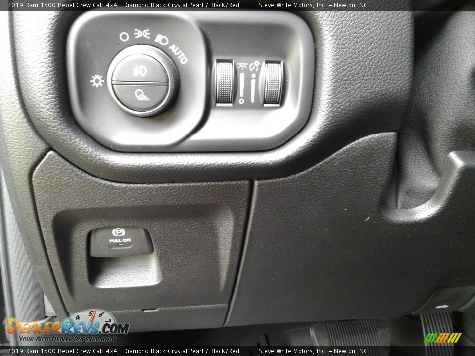 2019 Ram 1500 Rebel Crew Cab 4x4 Diamond Black Crystal Pearl / Black/Red Photo #16