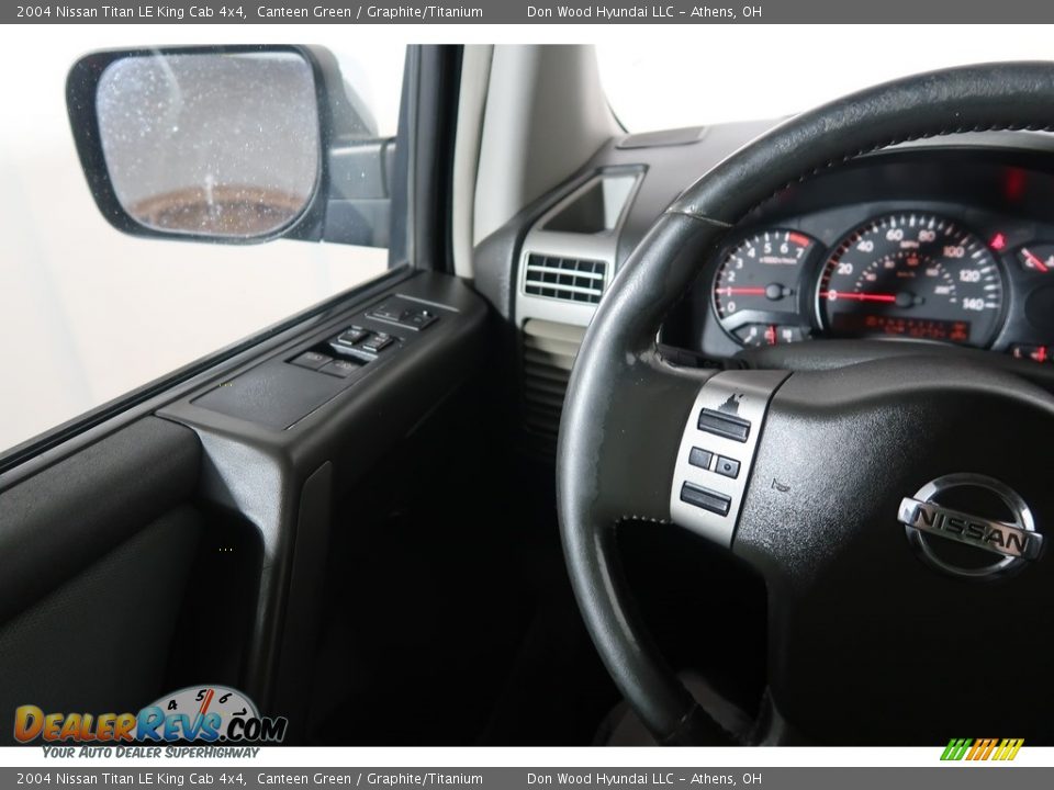 2004 Nissan Titan LE King Cab 4x4 Canteen Green / Graphite/Titanium Photo #13