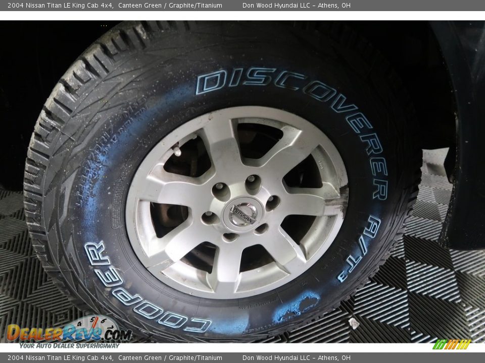 2004 Nissan Titan LE King Cab 4x4 Canteen Green / Graphite/Titanium Photo #22