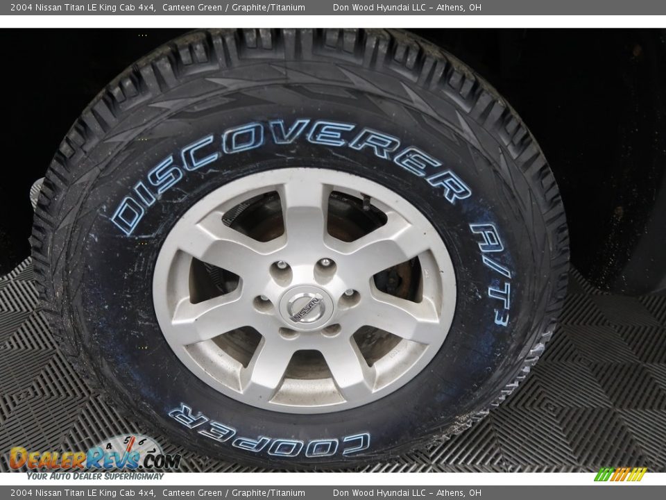2004 Nissan Titan LE King Cab 4x4 Canteen Green / Graphite/Titanium Photo #23