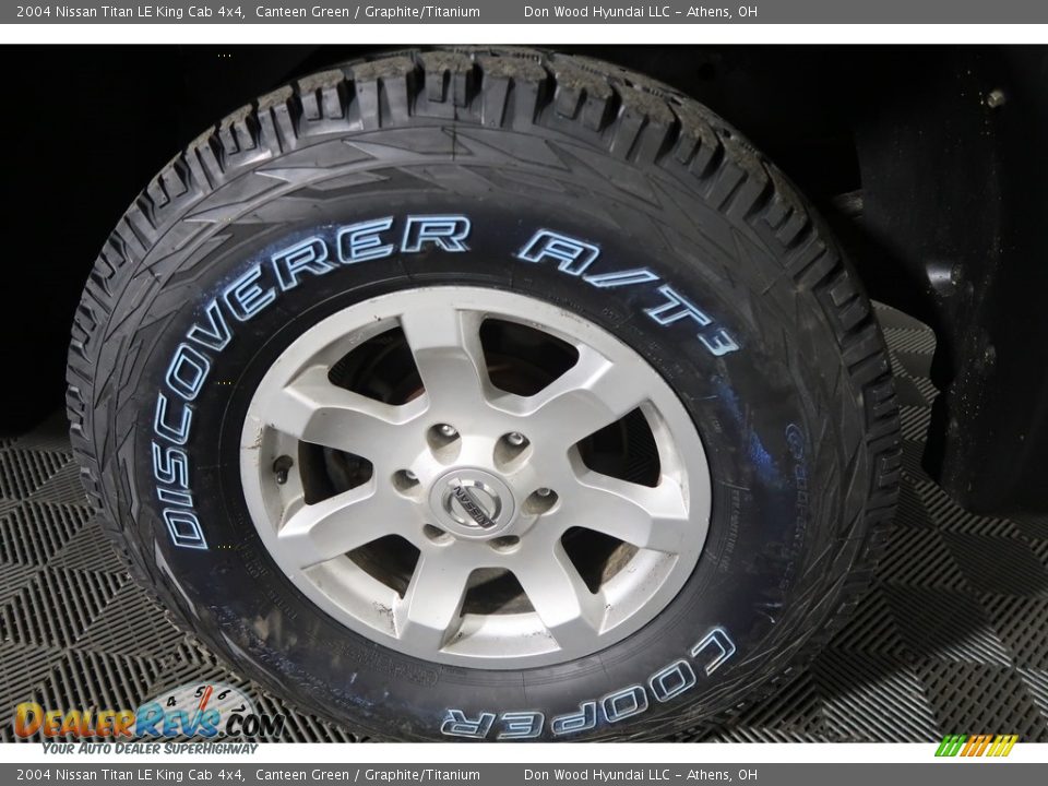 2004 Nissan Titan LE King Cab 4x4 Canteen Green / Graphite/Titanium Photo #24