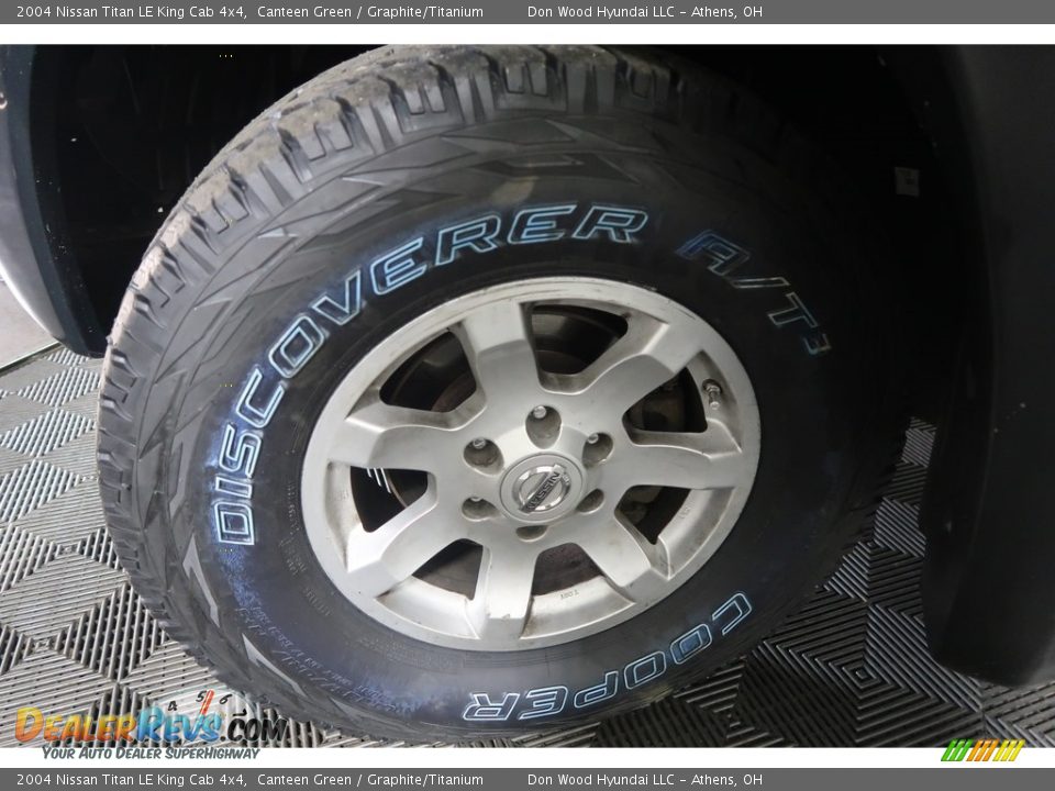 2004 Nissan Titan LE King Cab 4x4 Canteen Green / Graphite/Titanium Photo #25