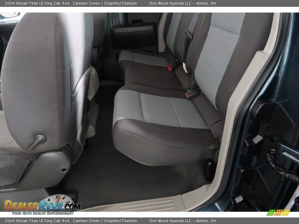 2004 Nissan Titan LE King Cab 4x4 Canteen Green / Graphite/Titanium Photo #28