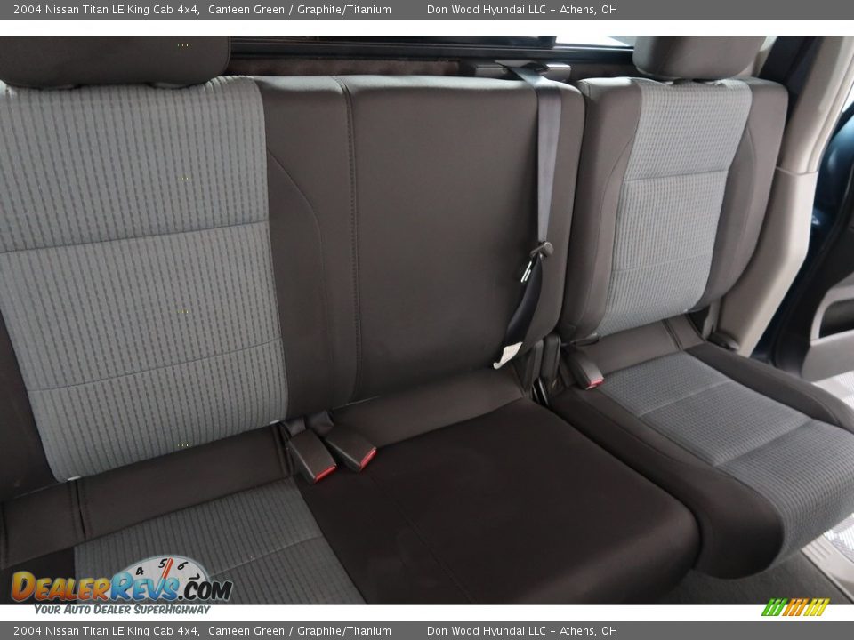2004 Nissan Titan LE King Cab 4x4 Canteen Green / Graphite/Titanium Photo #31