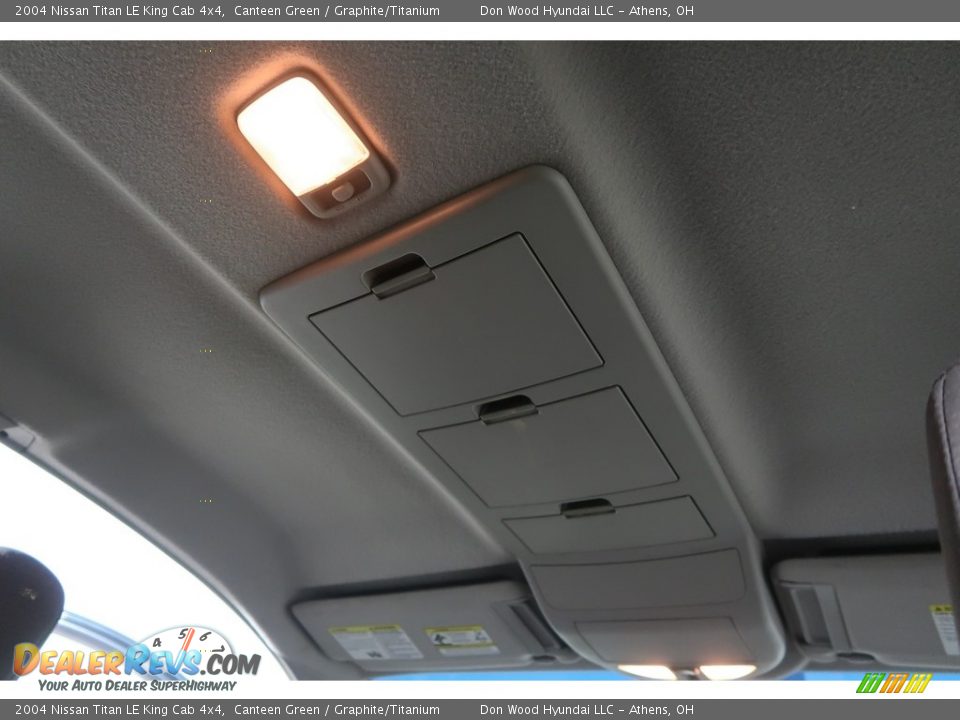 2004 Nissan Titan LE King Cab 4x4 Canteen Green / Graphite/Titanium Photo #32