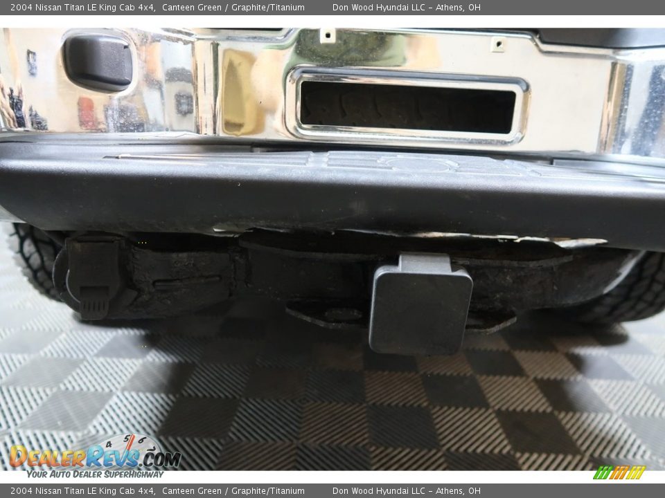 2004 Nissan Titan LE King Cab 4x4 Canteen Green / Graphite/Titanium Photo #33