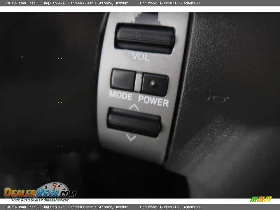 2004 Nissan Titan LE King Cab 4x4 Canteen Green / Graphite/Titanium Photo #35