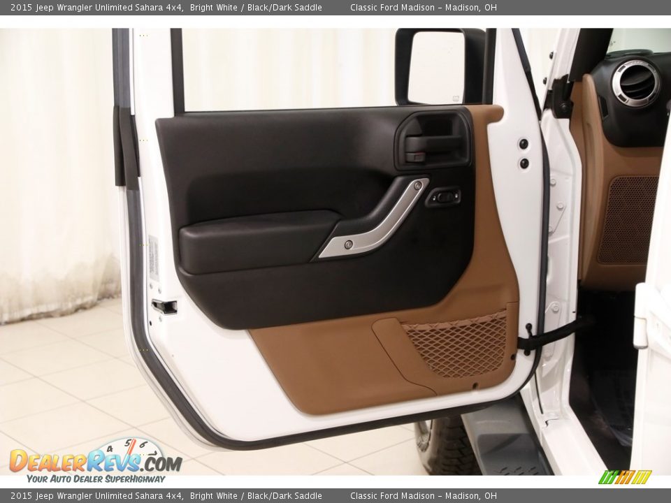 2015 Jeep Wrangler Unlimited Sahara 4x4 Bright White / Black/Dark Saddle Photo #4