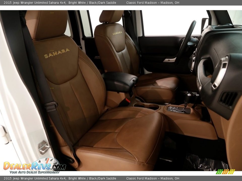 2015 Jeep Wrangler Unlimited Sahara 4x4 Bright White / Black/Dark Saddle Photo #17
