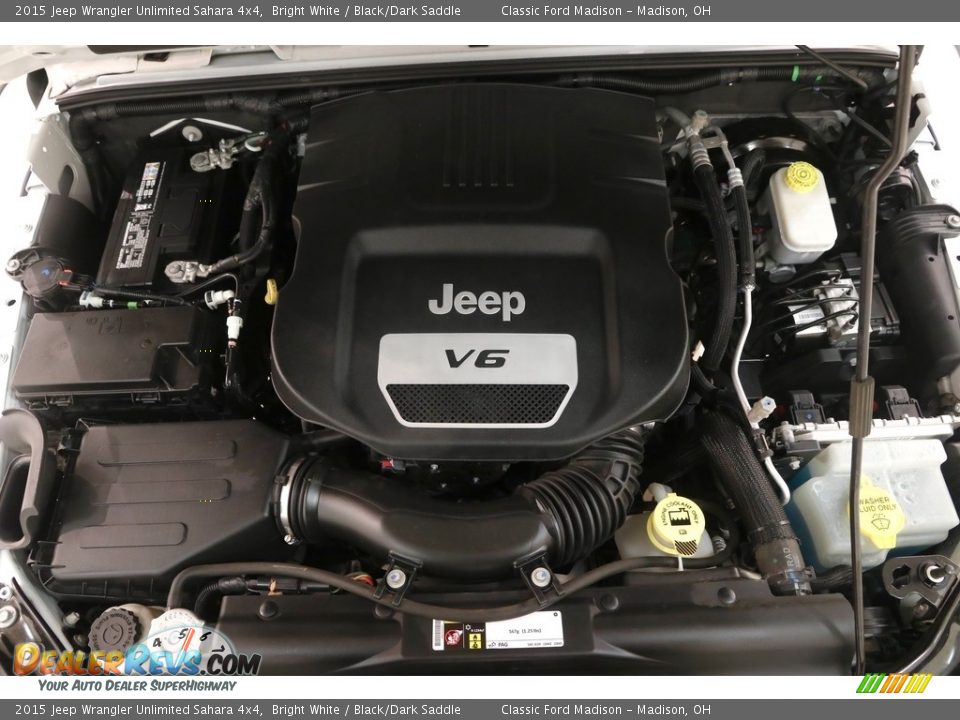 2015 Jeep Wrangler Unlimited Sahara 4x4 Bright White / Black/Dark Saddle Photo #21