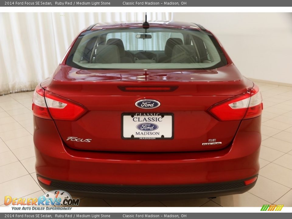 2014 Ford Focus SE Sedan Ruby Red / Medium Light Stone Photo #15