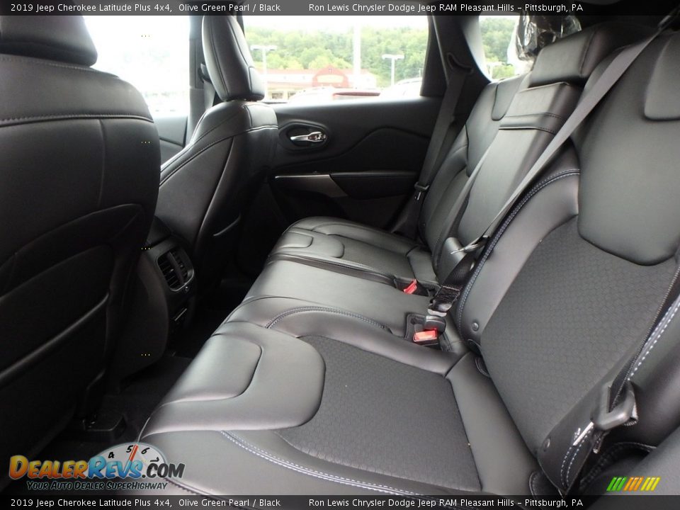 2019 Jeep Cherokee Latitude Plus 4x4 Olive Green Pearl / Black Photo #11
