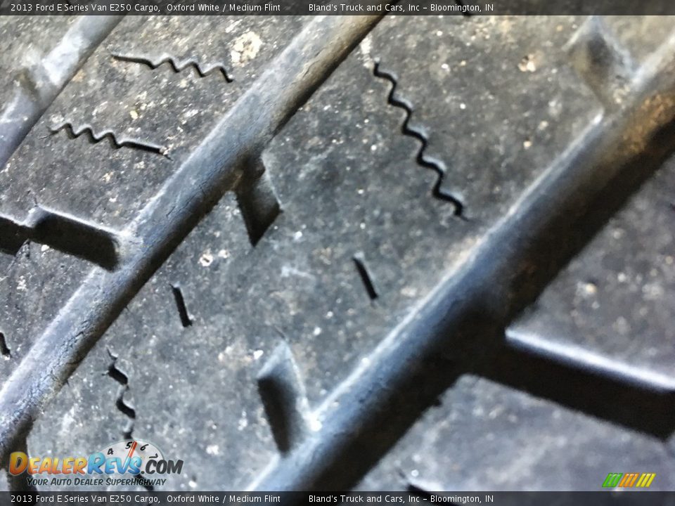 2013 Ford E Series Van E250 Cargo Oxford White / Medium Flint Photo #9