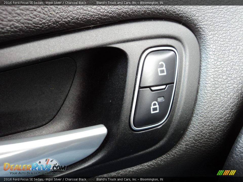 2016 Ford Focus SE Sedan Ingot Silver / Charcoal Black Photo #10