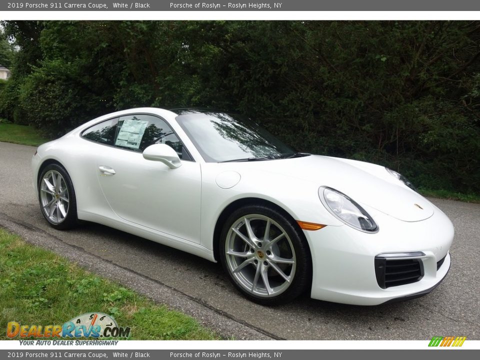 Front 3/4 View of 2019 Porsche 911 Carrera Coupe Photo #1