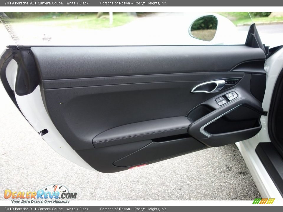 Door Panel of 2019 Porsche 911 Carrera Coupe Photo #13
