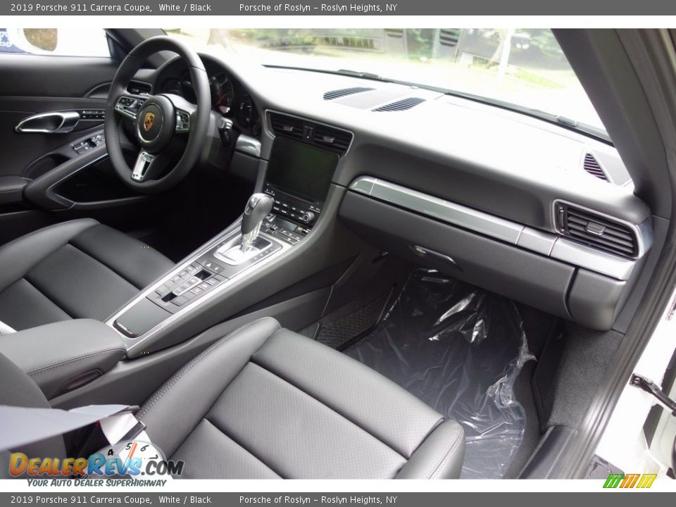 Dashboard of 2019 Porsche 911 Carrera Coupe Photo #15