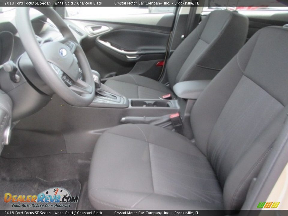 2018 Ford Focus SE Sedan White Gold / Charcoal Black Photo #5