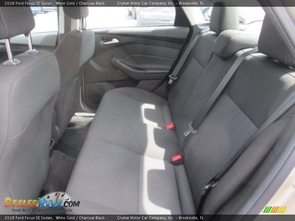 2018 Ford Focus SE Sedan White Gold / Charcoal Black Photo #6