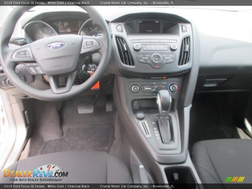 2018 Ford Focus SE Sedan White Gold / Charcoal Black Photo #7