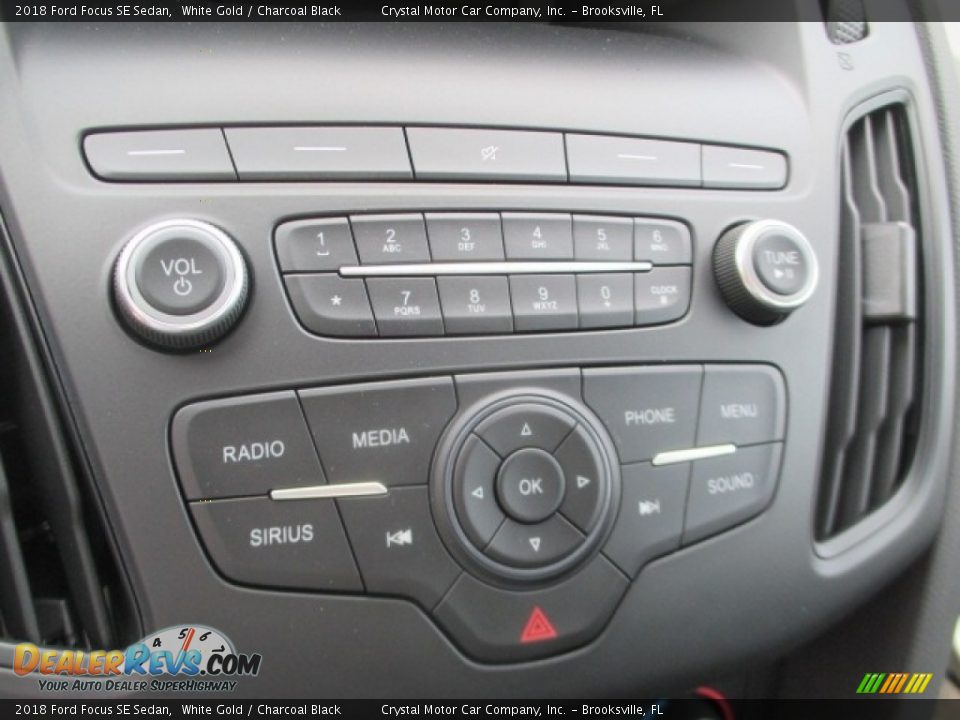 2018 Ford Focus SE Sedan White Gold / Charcoal Black Photo #9