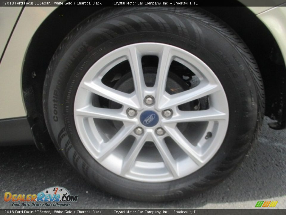 2018 Ford Focus SE Sedan White Gold / Charcoal Black Photo #12