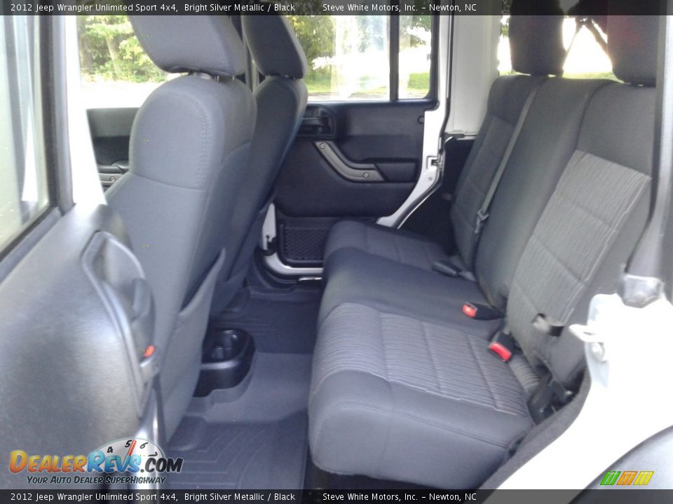 2012 Jeep Wrangler Unlimited Sport 4x4 Bright Silver Metallic / Black Photo #10