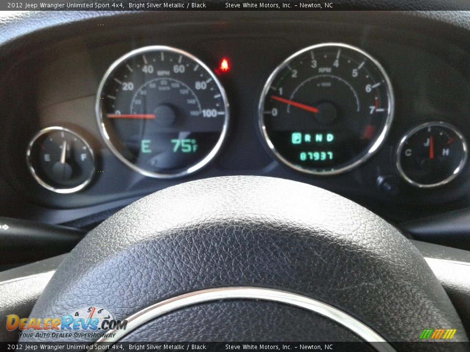 2012 Jeep Wrangler Unlimited Sport 4x4 Bright Silver Metallic / Black Photo #17
