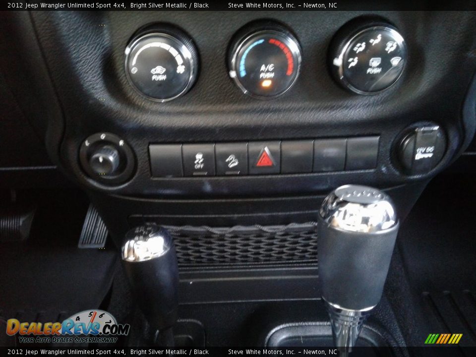 2012 Jeep Wrangler Unlimited Sport 4x4 Bright Silver Metallic / Black Photo #20