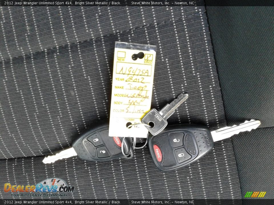 2012 Jeep Wrangler Unlimited Sport 4x4 Bright Silver Metallic / Black Photo #23