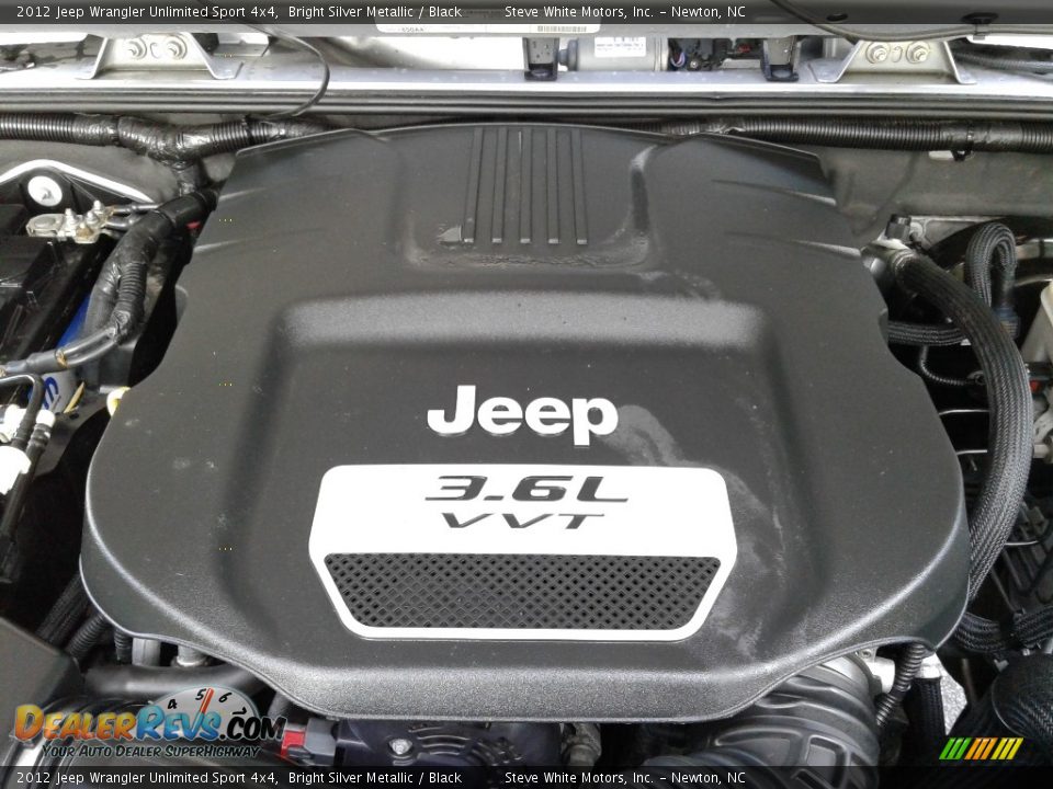 2012 Jeep Wrangler Unlimited Sport 4x4 Bright Silver Metallic / Black Photo #24