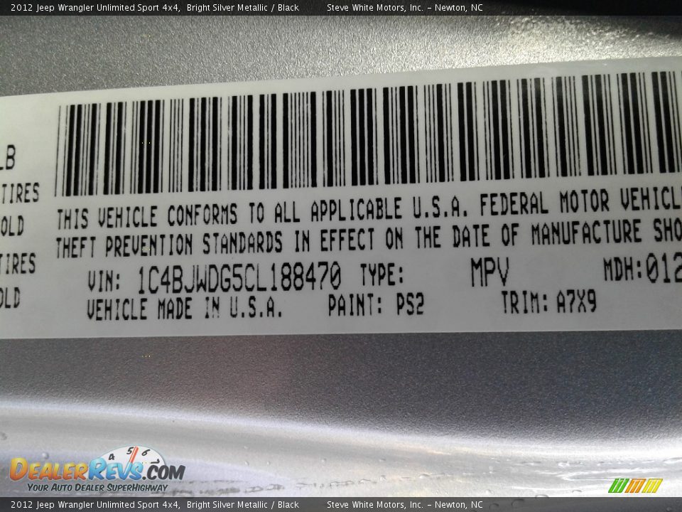 2012 Jeep Wrangler Unlimited Sport 4x4 Bright Silver Metallic / Black Photo #25