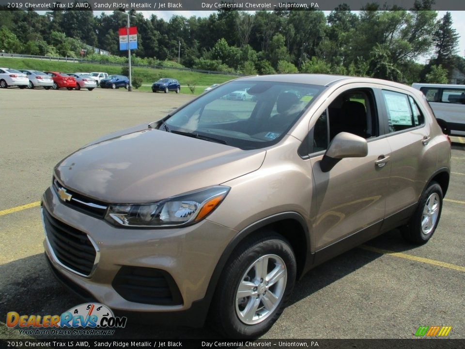 Front 3/4 View of 2019 Chevrolet Trax LS AWD Photo #4