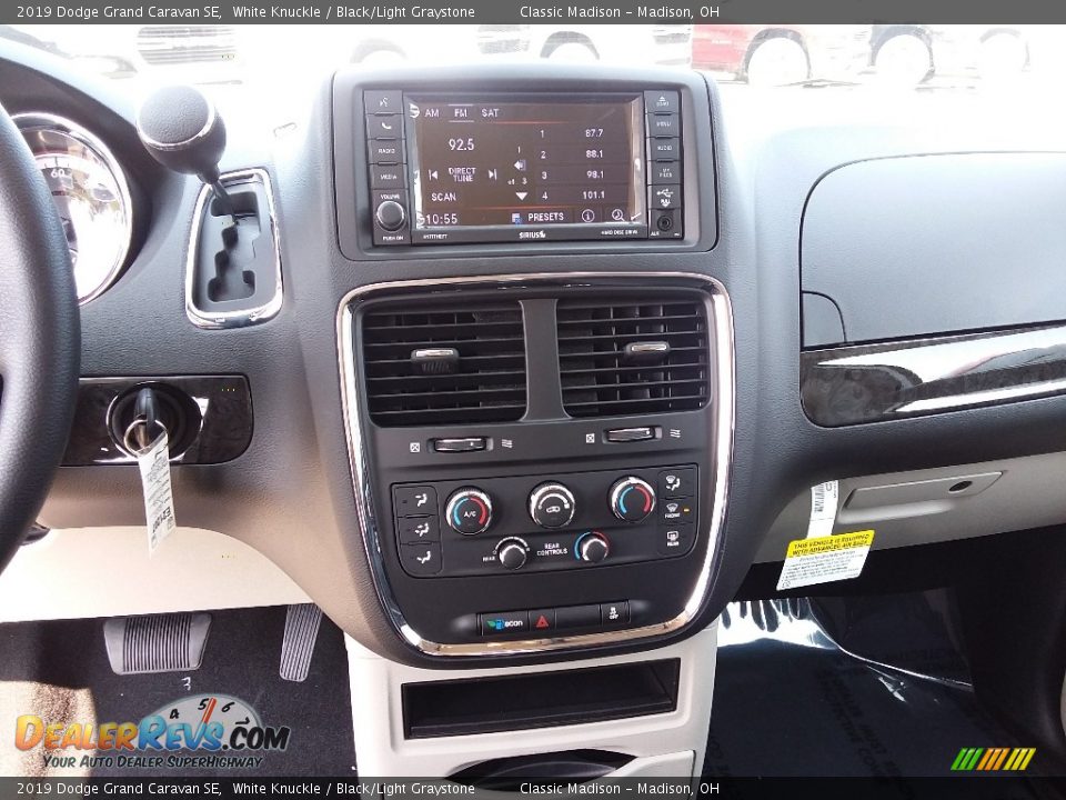Controls of 2019 Dodge Grand Caravan SE Photo #9