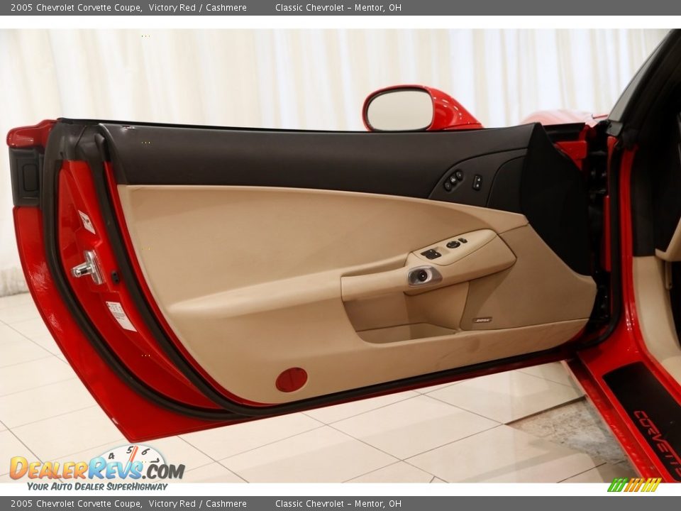 2005 Chevrolet Corvette Coupe Victory Red / Cashmere Photo #4