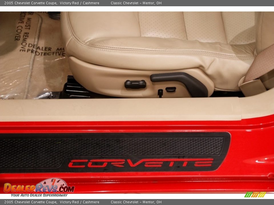 2005 Chevrolet Corvette Coupe Victory Red / Cashmere Photo #6