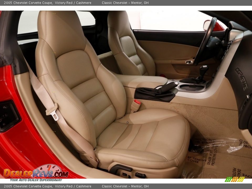 2005 Chevrolet Corvette Coupe Victory Red / Cashmere Photo #18