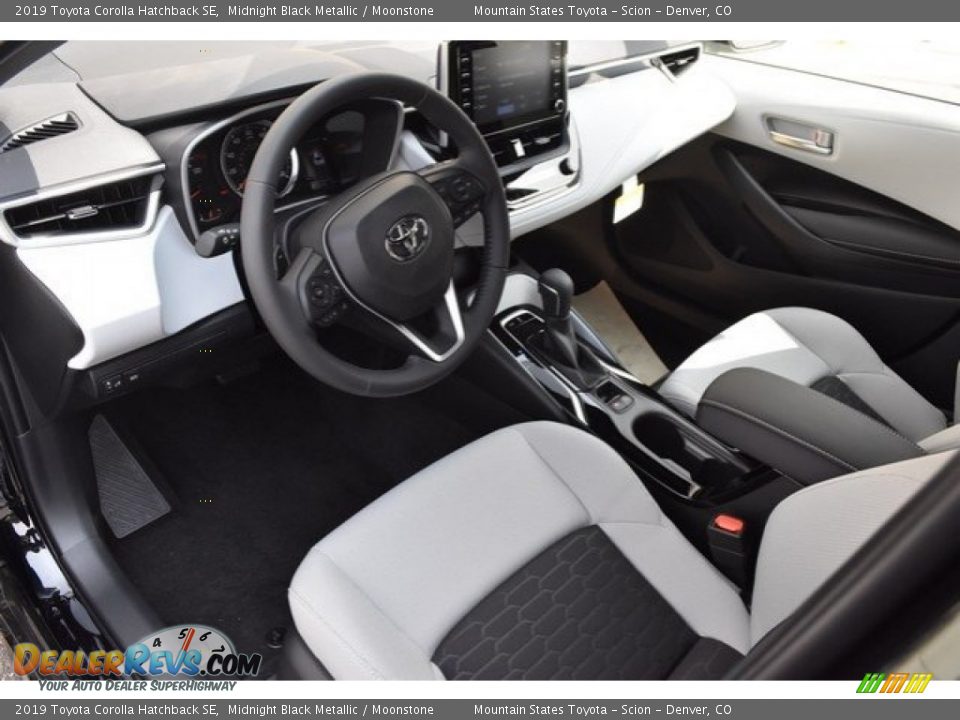 2019 Toyota Corolla Hatchback SE Midnight Black Metallic / Moonstone Photo #5