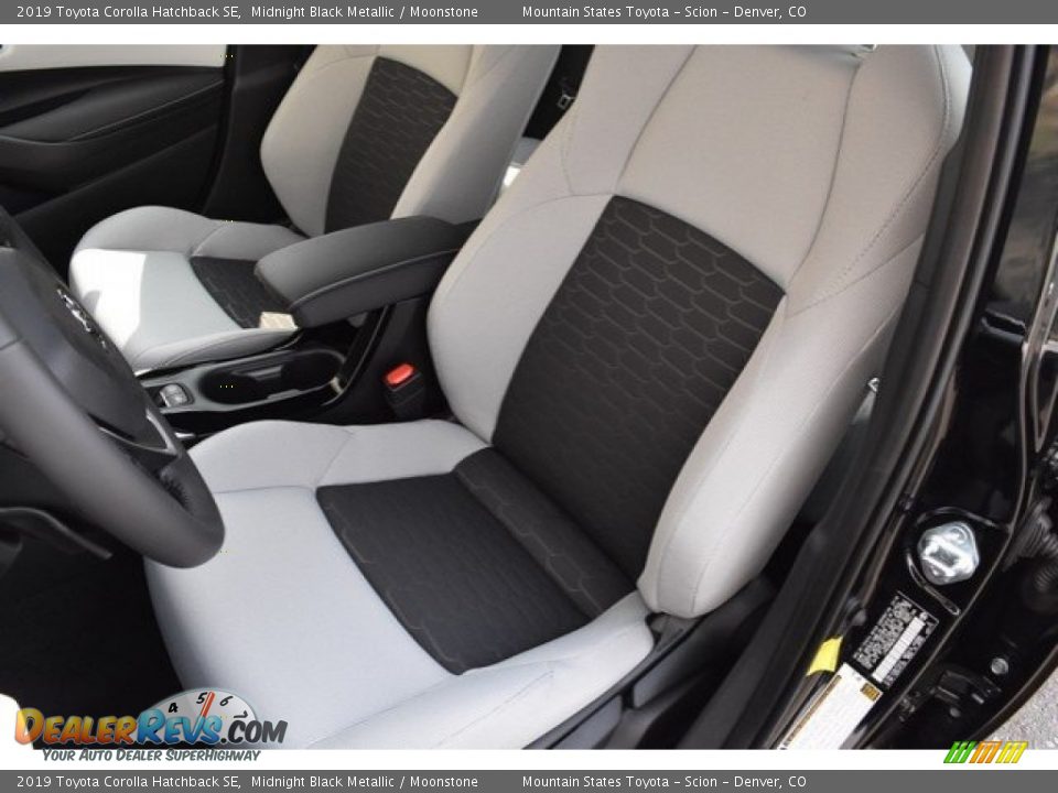 2019 Toyota Corolla Hatchback SE Midnight Black Metallic / Moonstone Photo #7