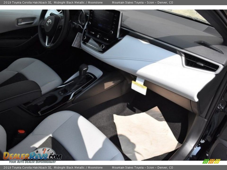 2019 Toyota Corolla Hatchback SE Midnight Black Metallic / Moonstone Photo #10