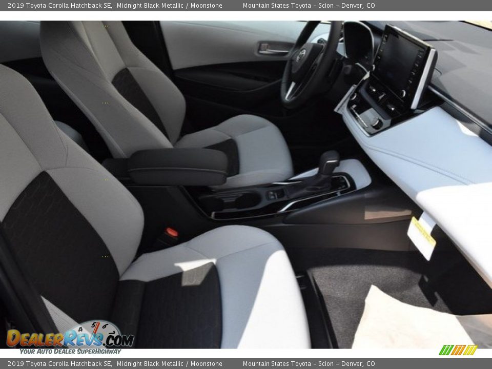 2019 Toyota Corolla Hatchback SE Midnight Black Metallic / Moonstone Photo #11
