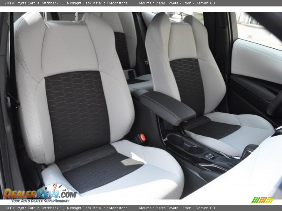 2019 Toyota Corolla Hatchback SE Midnight Black Metallic / Moonstone Photo #12