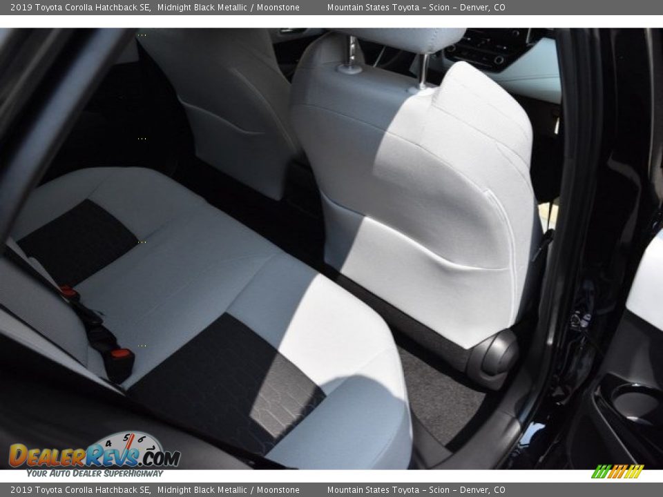 2019 Toyota Corolla Hatchback SE Midnight Black Metallic / Moonstone Photo #16