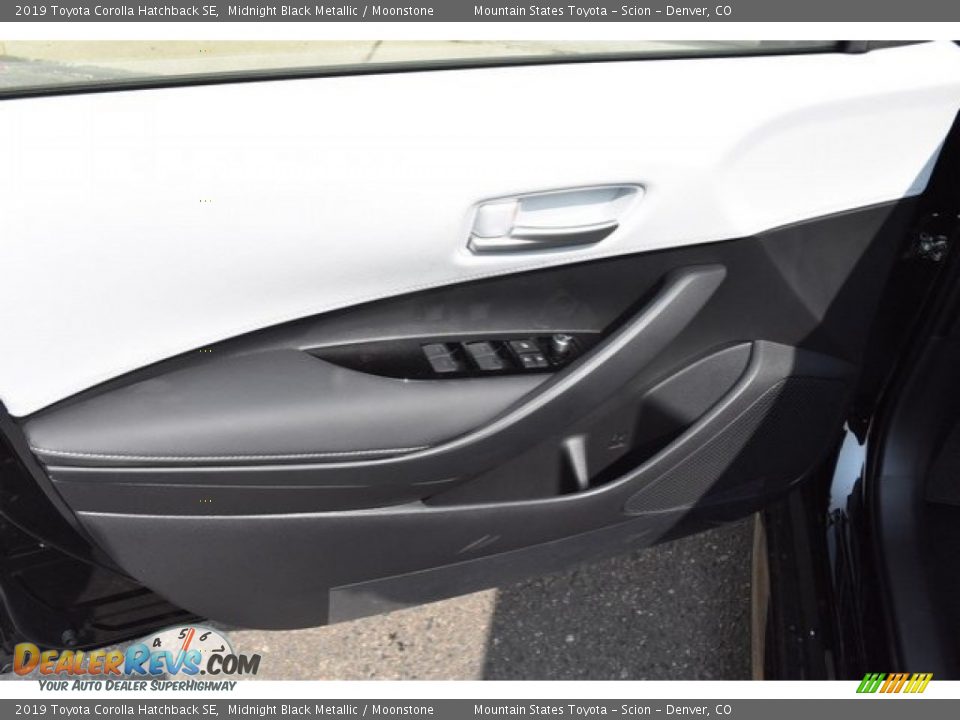 2019 Toyota Corolla Hatchback SE Midnight Black Metallic / Moonstone Photo #19