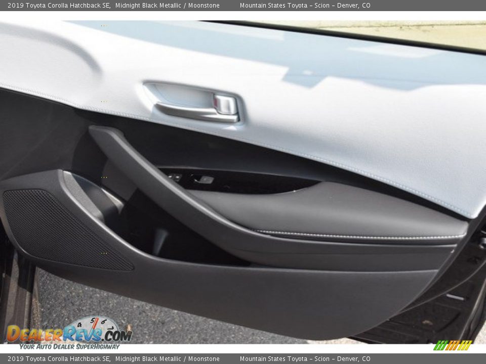 2019 Toyota Corolla Hatchback SE Midnight Black Metallic / Moonstone Photo #21