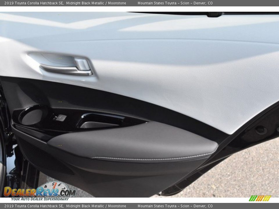 2019 Toyota Corolla Hatchback SE Midnight Black Metallic / Moonstone Photo #22